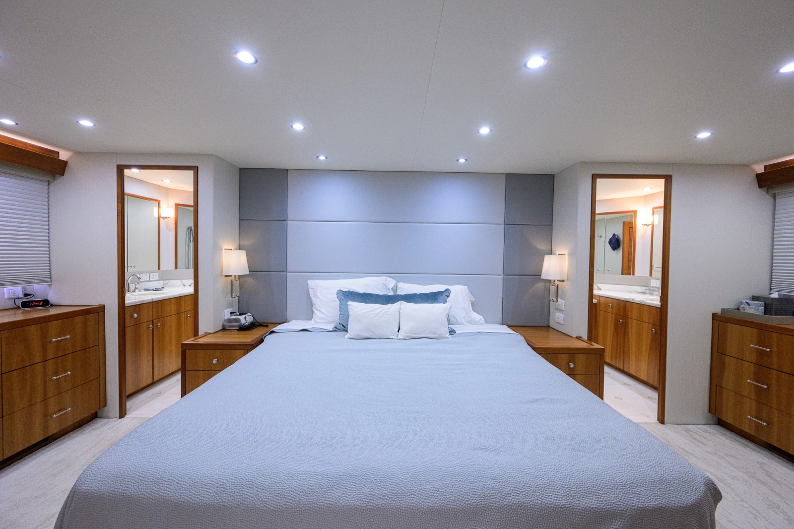 2013 Hatteras 80 Motor Yacht
