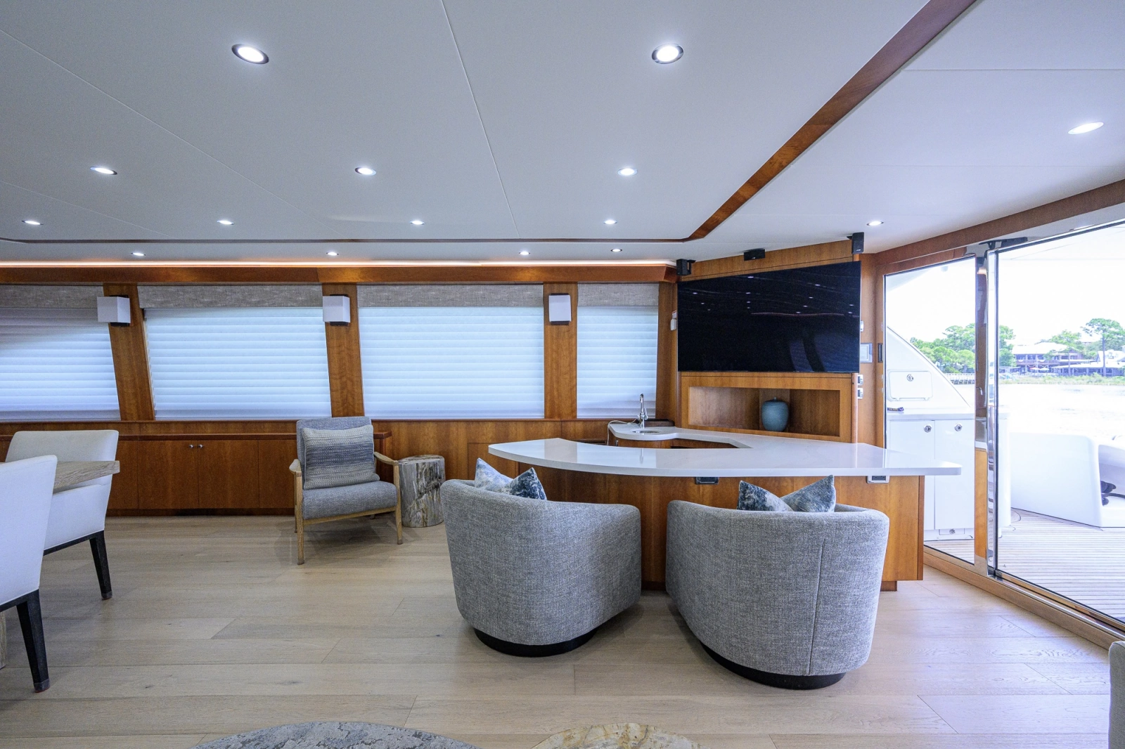 2013 Hatteras 80 Motor Yacht