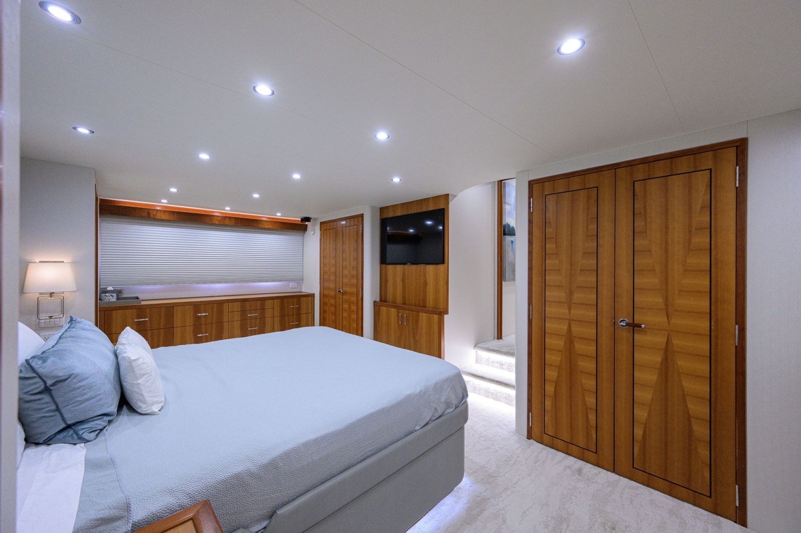 2013 Hatteras 80 Motor Yacht