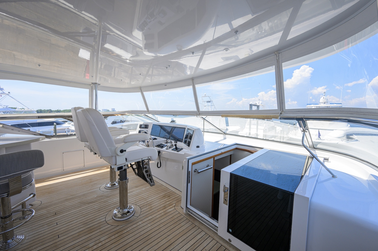 2013 Hatteras 80 Motor Yacht