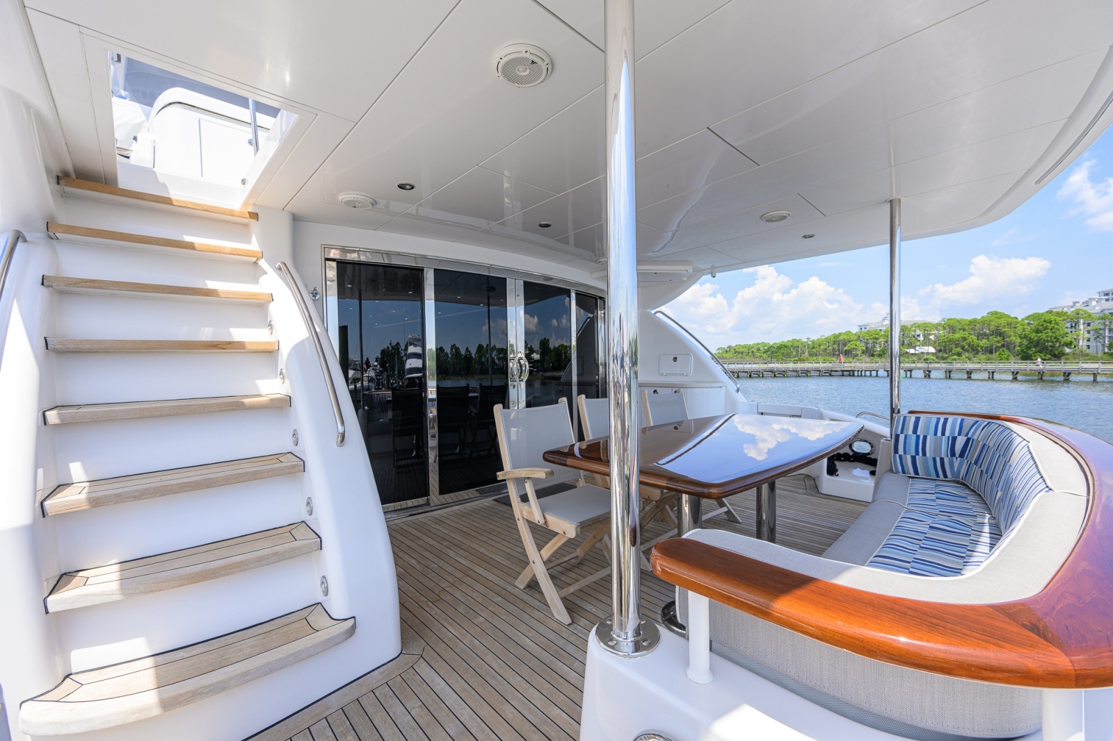 2013 Hatteras 80 Motor Yacht