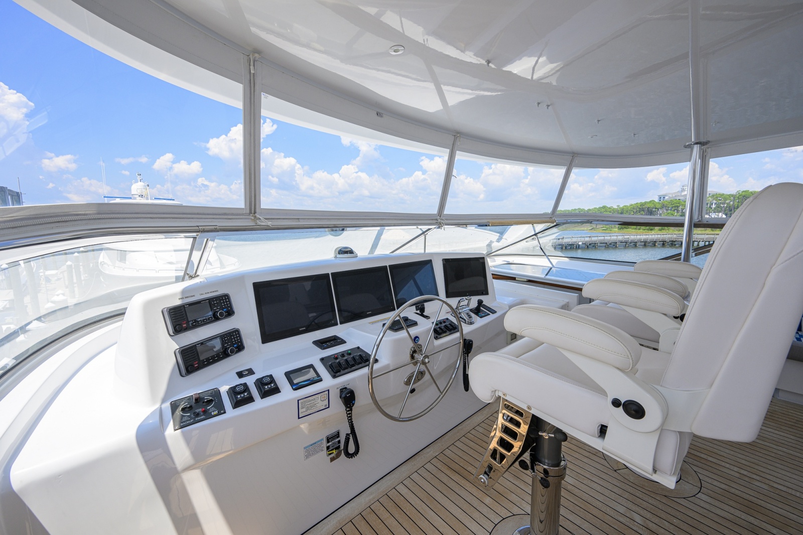 2013 Hatteras 80 Motor Yacht