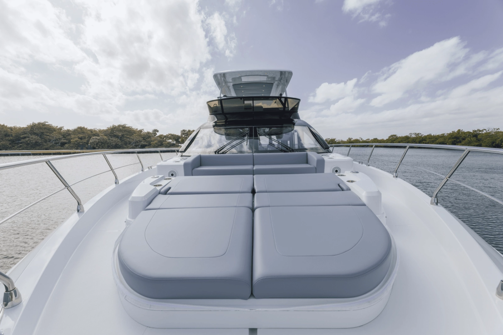 57ft Cruisers Yachts Yacht For Sale