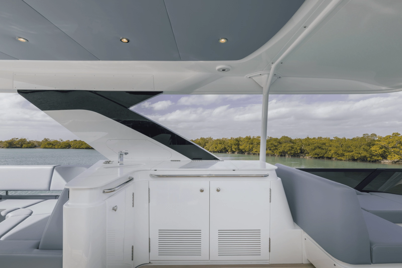 57ft Cruisers Yachts Yacht For Sale