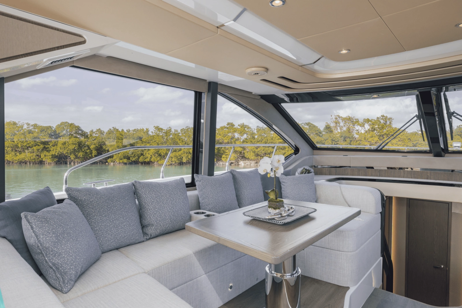 57ft Cruisers Yachts Yacht For Sale