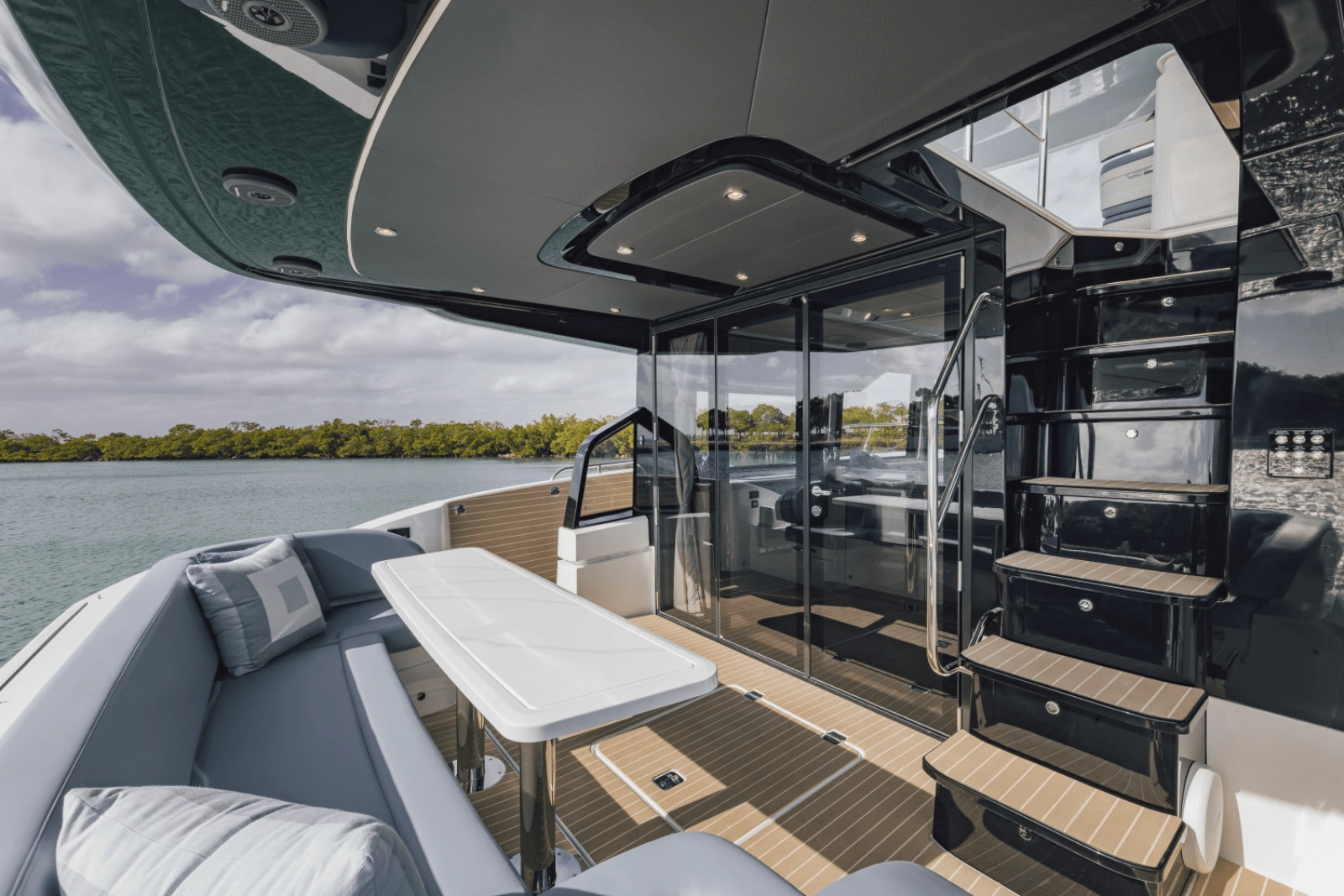 57ft Cruisers Yachts Yacht For Sale