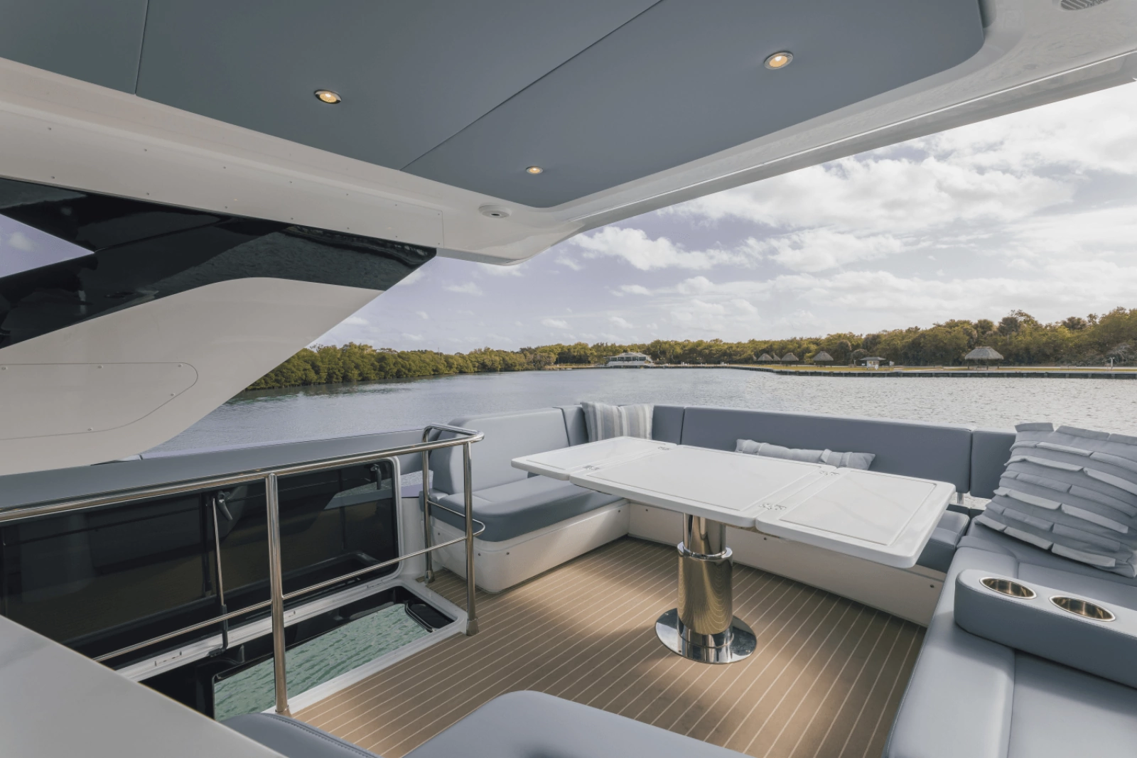 57ft Cruisers Yachts Yacht For Sale