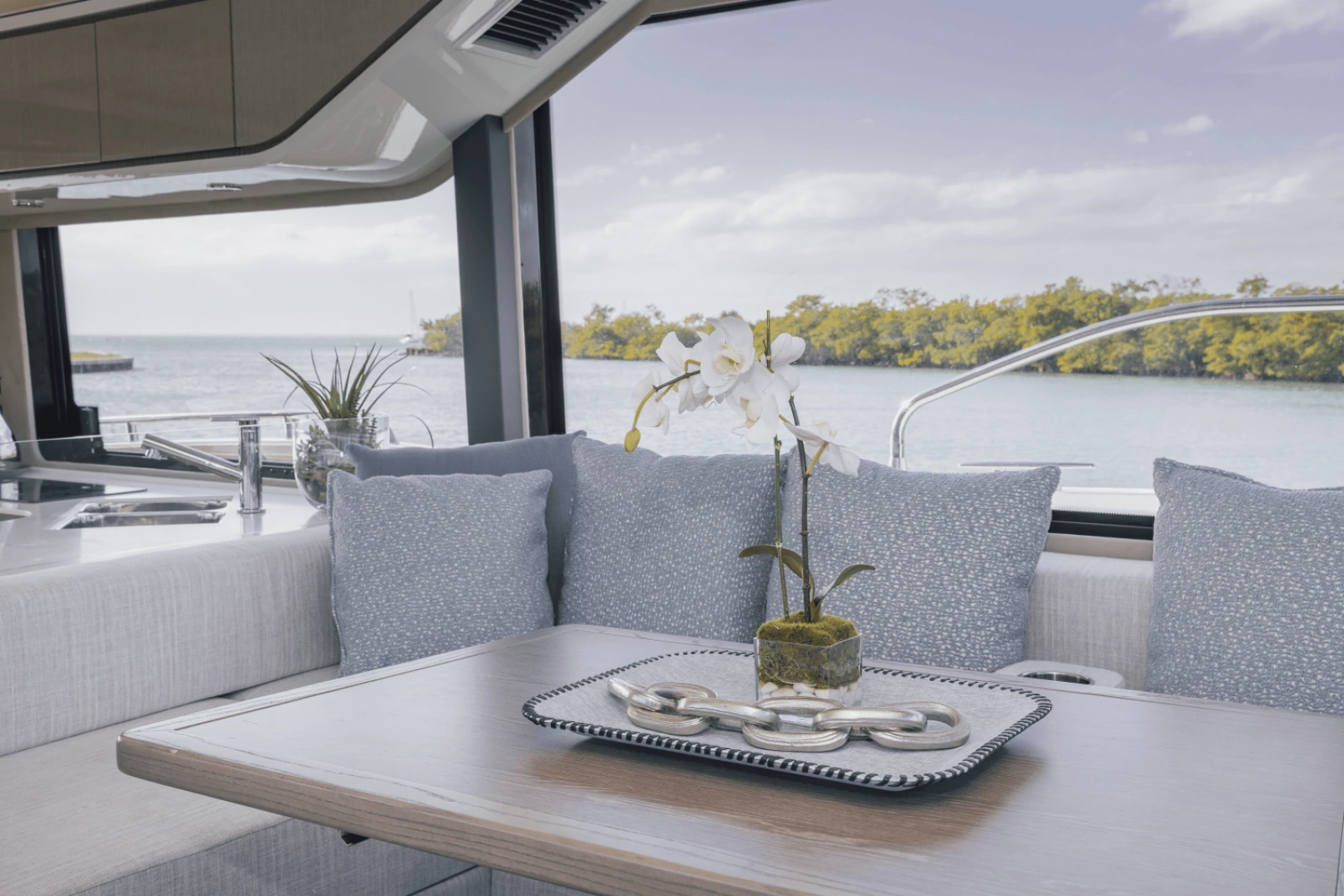 57ft Cruisers Yachts Yacht For Sale