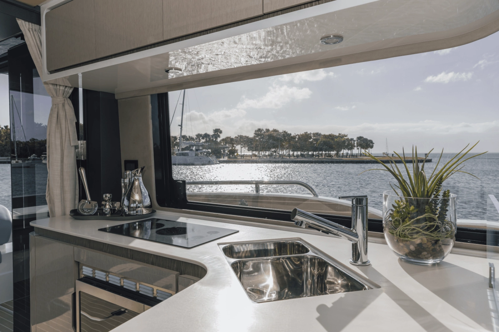 57ft Cruisers Yachts Yacht For Sale