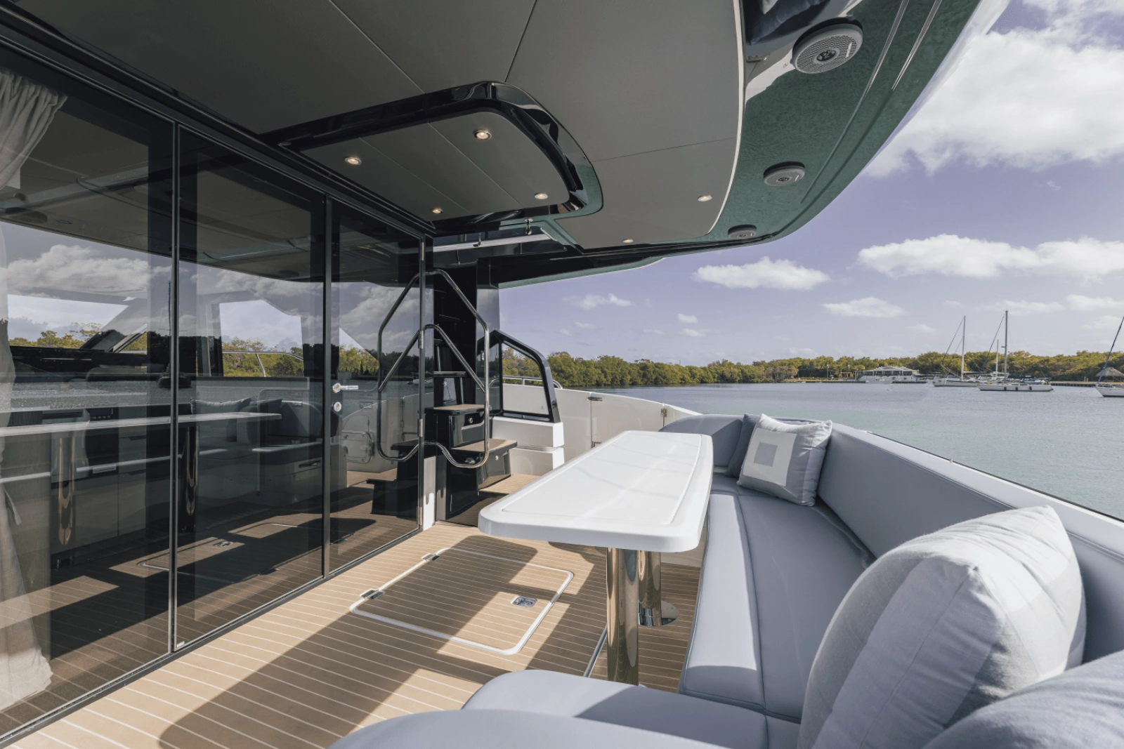 57ft Cruisers Yachts Yacht For Sale