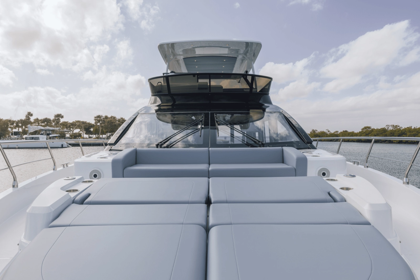 57ft Cruisers Yachts Yacht For Sale