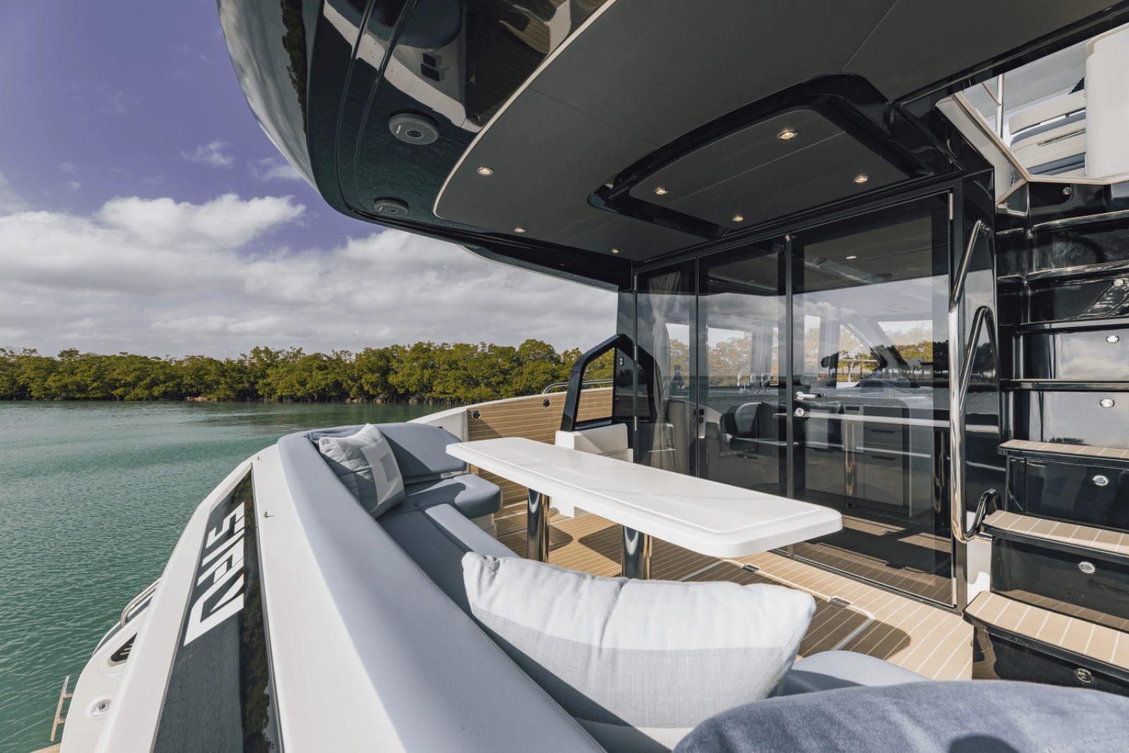 57ft Cruisers Yachts Yacht For Sale
