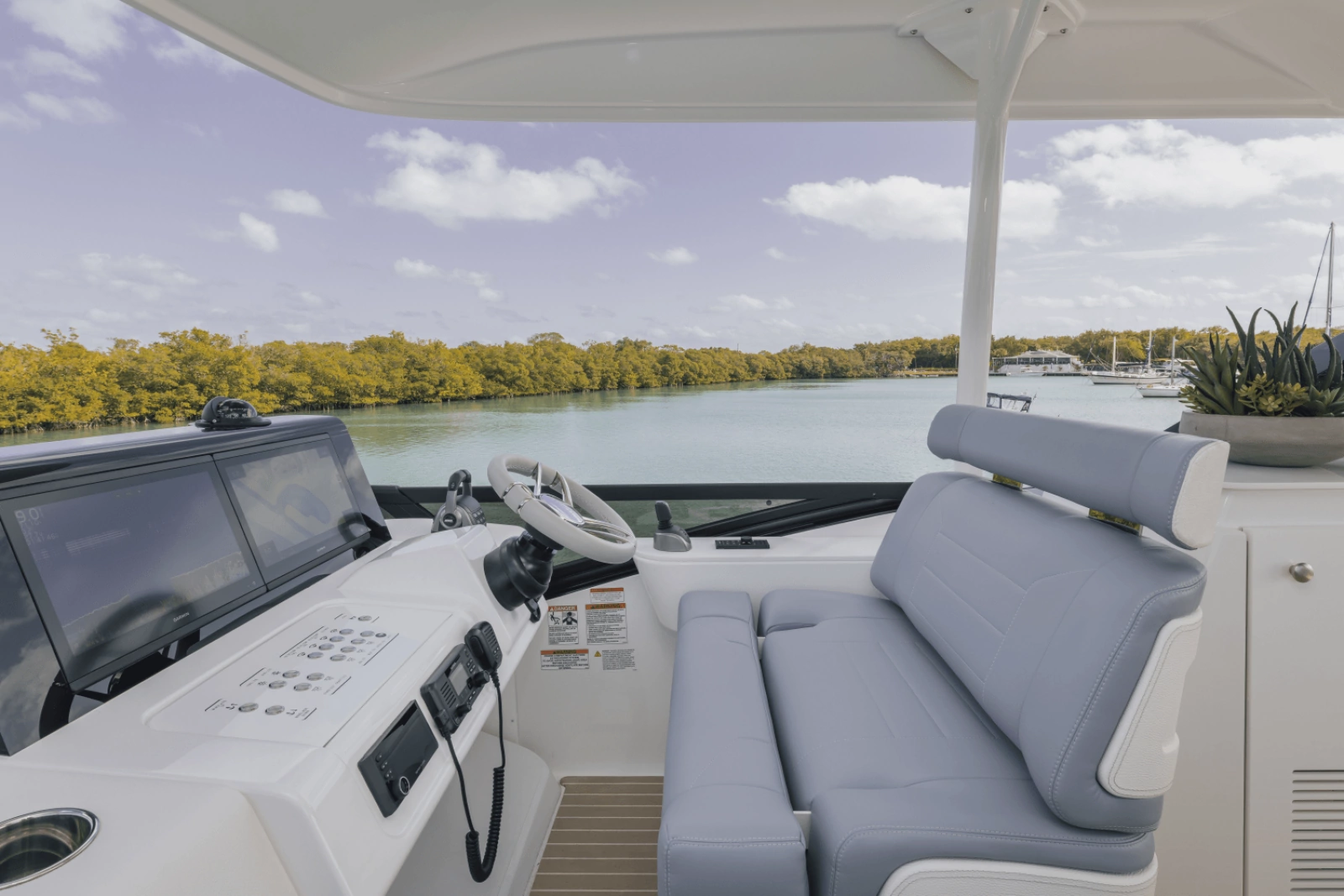 57ft Cruisers Yachts Yacht For Sale