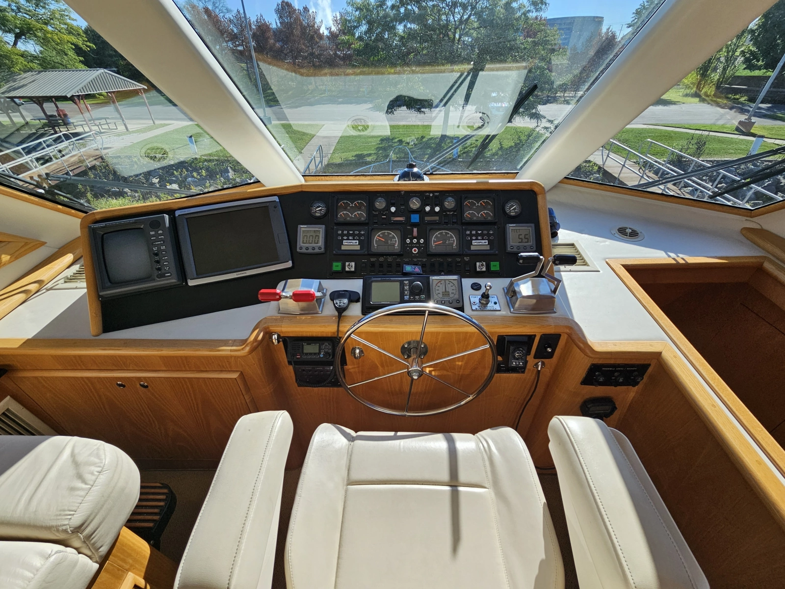 1991 Hatteras 70 Cockpit Motor Yacht