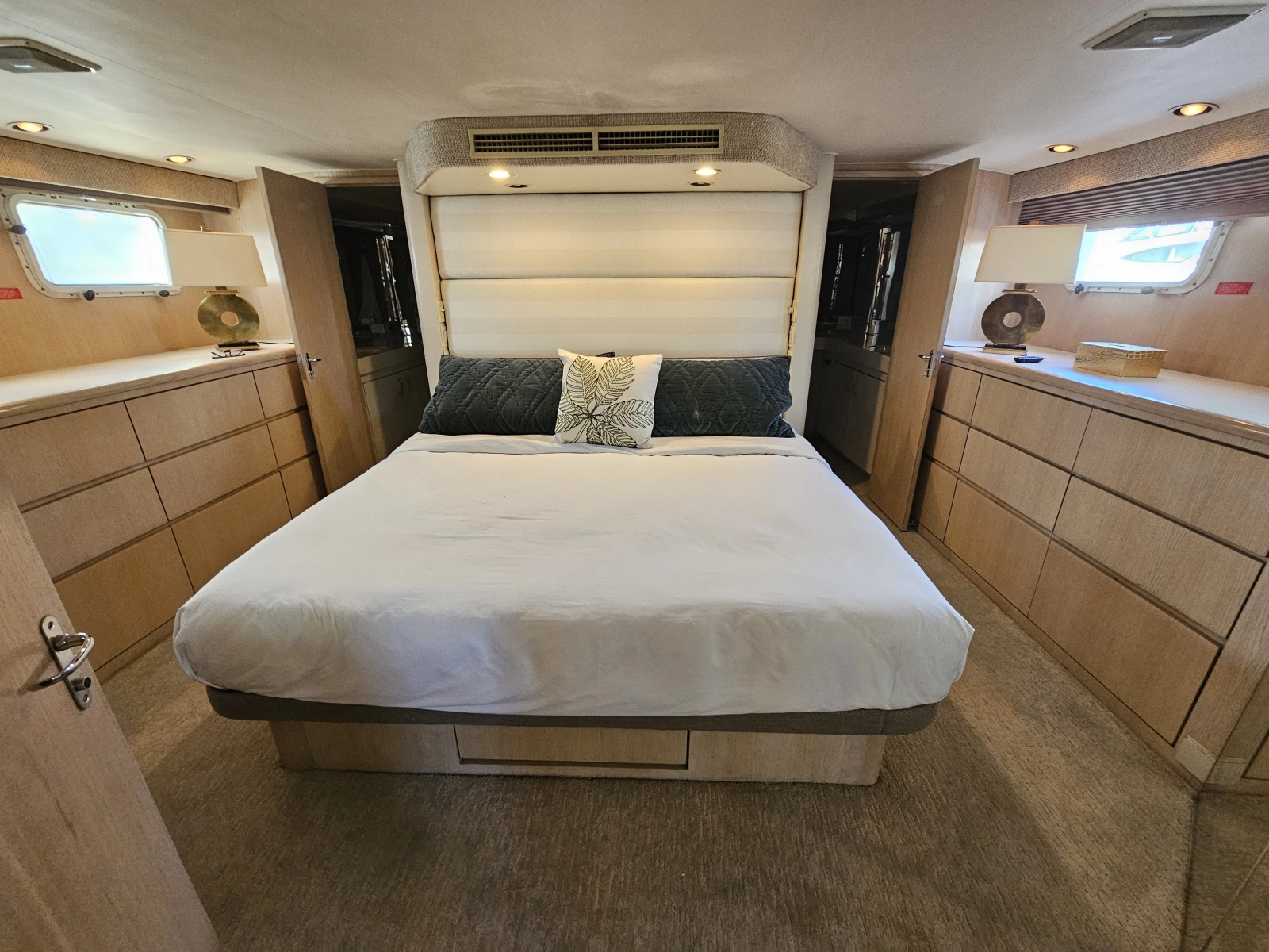 1991 Hatteras 70 Cockpit Motor Yacht