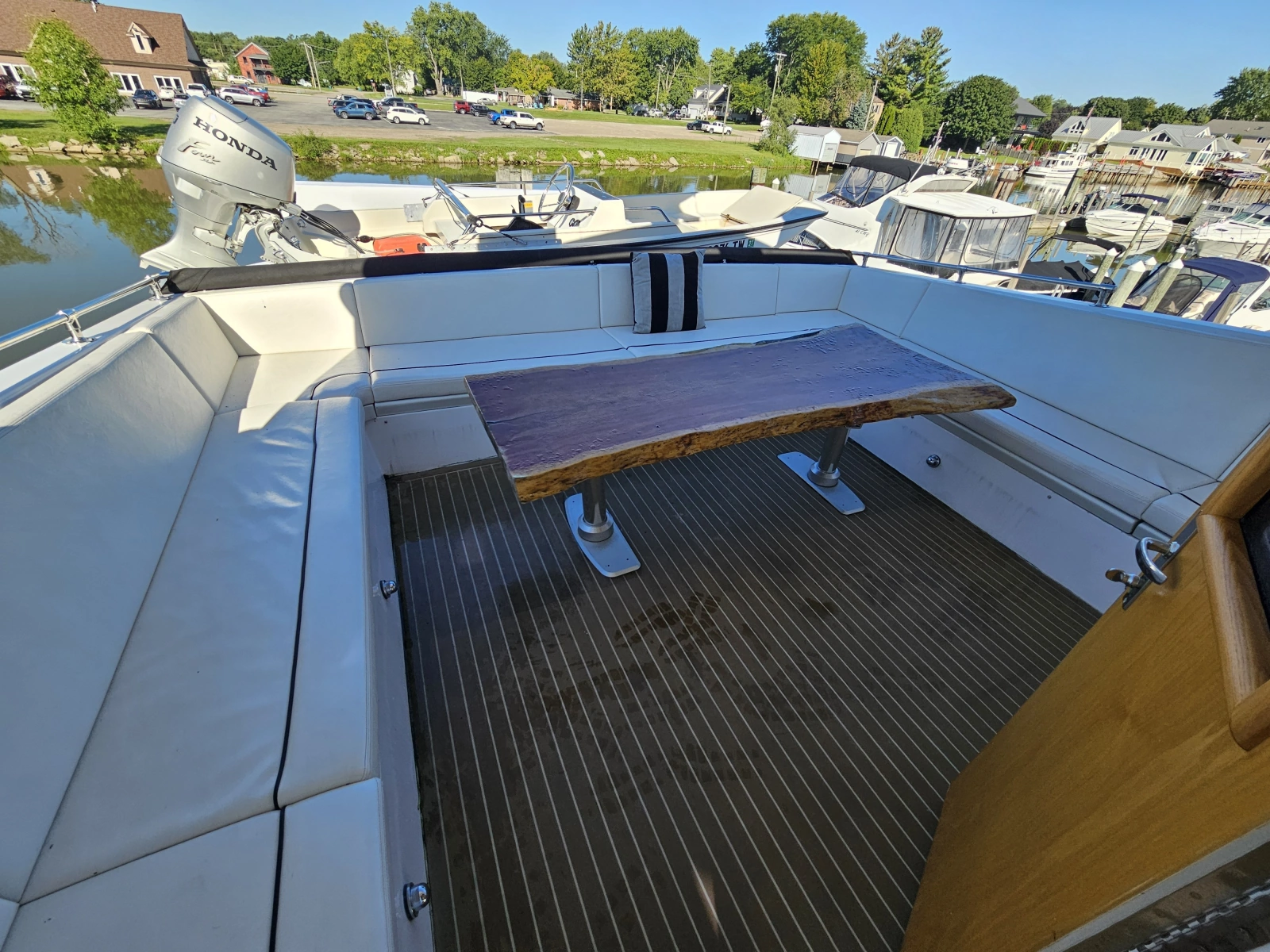 1991 Hatteras 70 Cockpit Motor Yacht