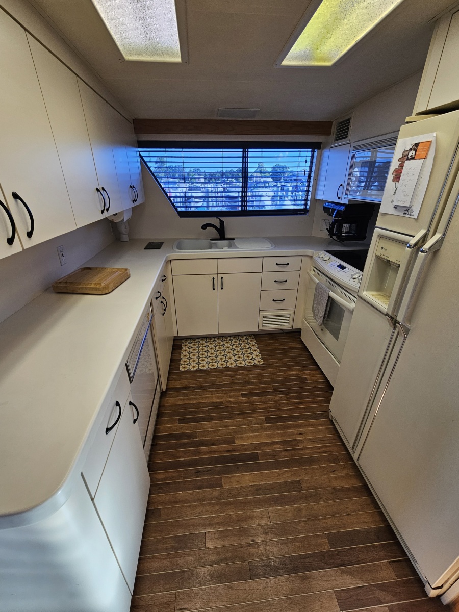 1991 Hatteras 70 Cockpit Motor Yacht