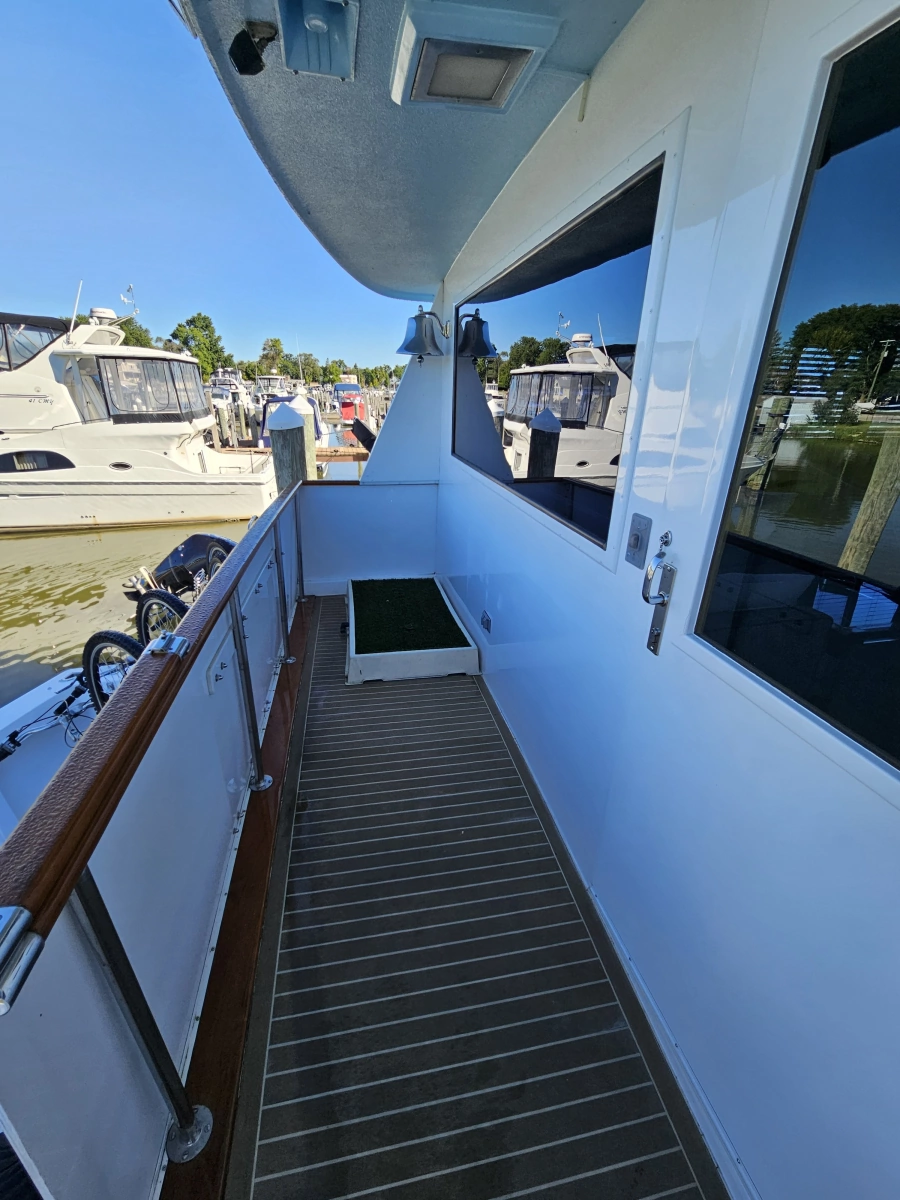 1991 Hatteras 70 Cockpit Motor Yacht