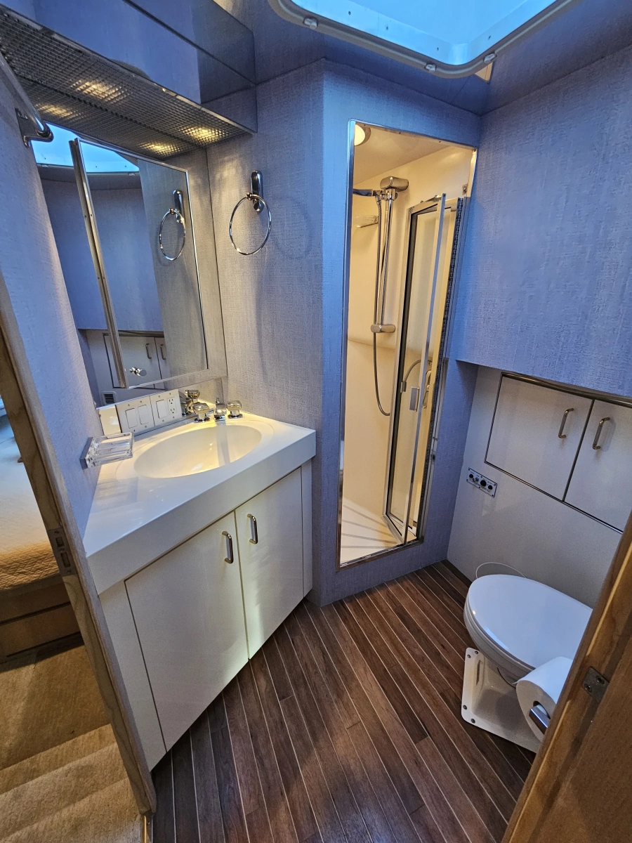 1991 Hatteras 70 Cockpit Motor Yacht