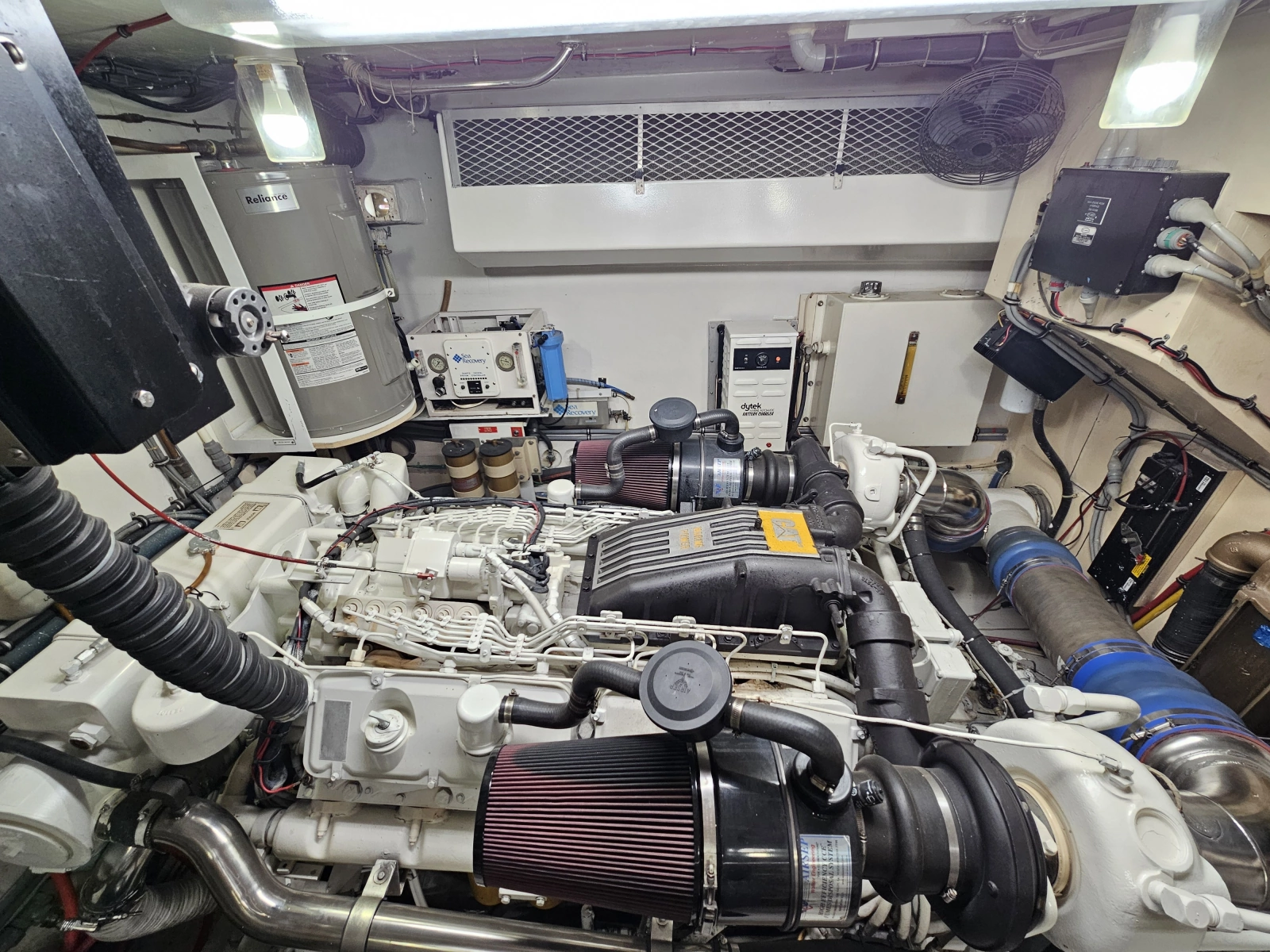 1991 Hatteras 70 Cockpit Motor Yacht