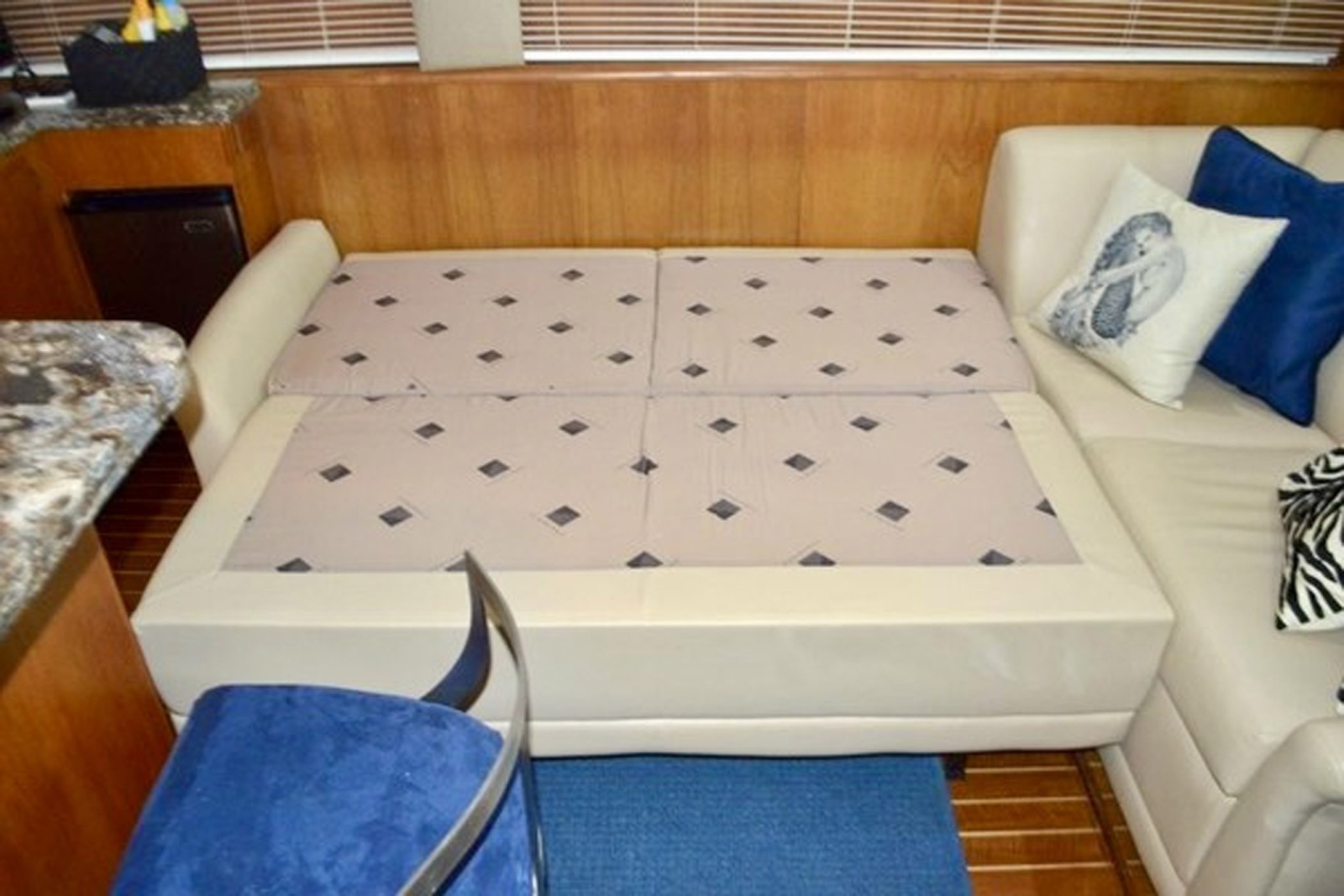 1995 Hatteras 39 Convertible
