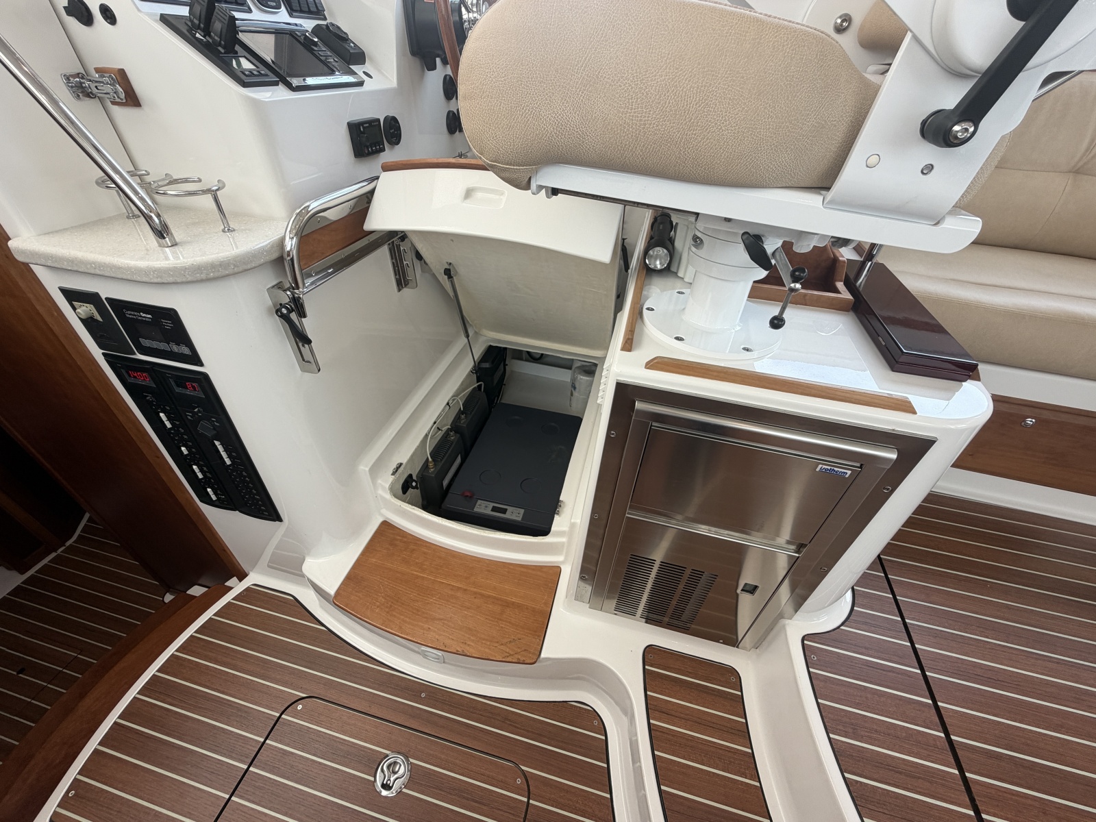 2017 Back Cove 37