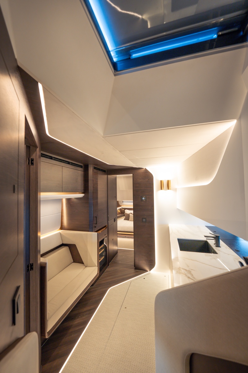 2026 Vanquish Yachts VQ70