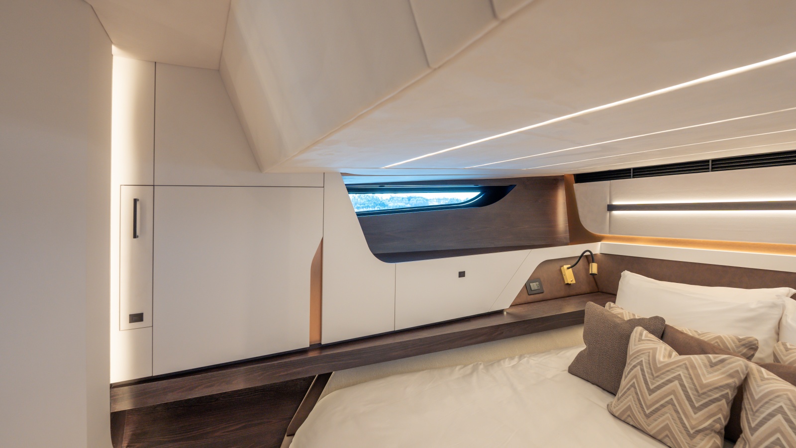 2026 Vanquish Yachts VQ70