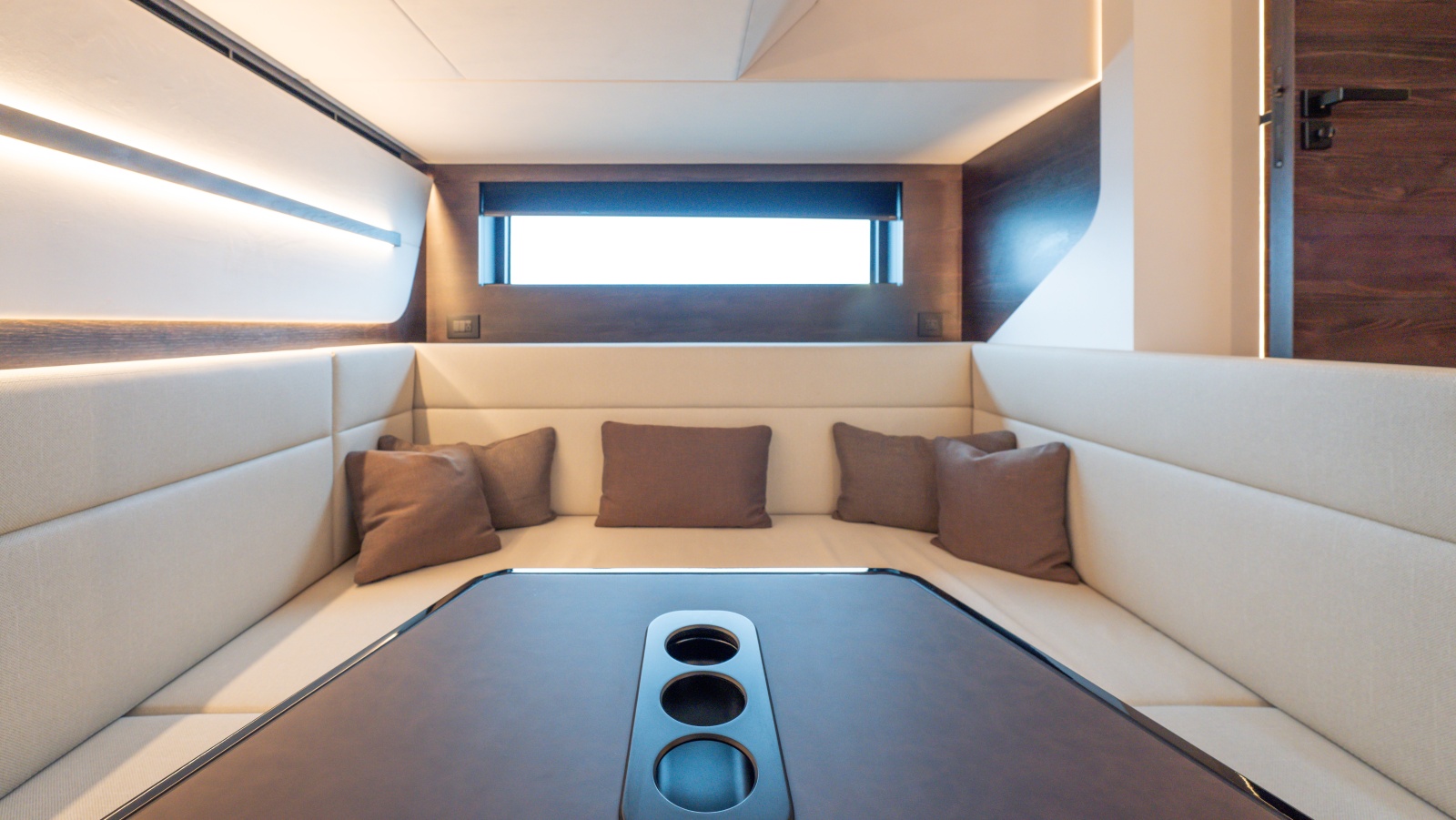 2026 Vanquish Yachts VQ70