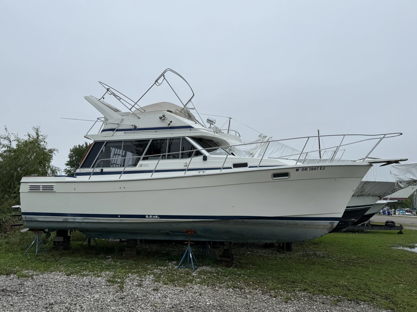 Lake Breeze 32ft Bayliner Yacht For Sale
