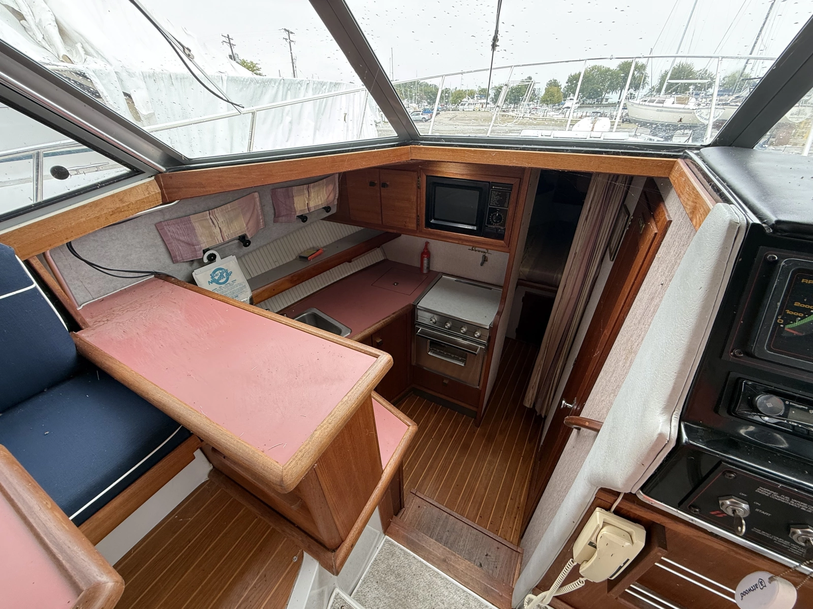 Lake Breeze 32ft Bayliner Yacht For Sale