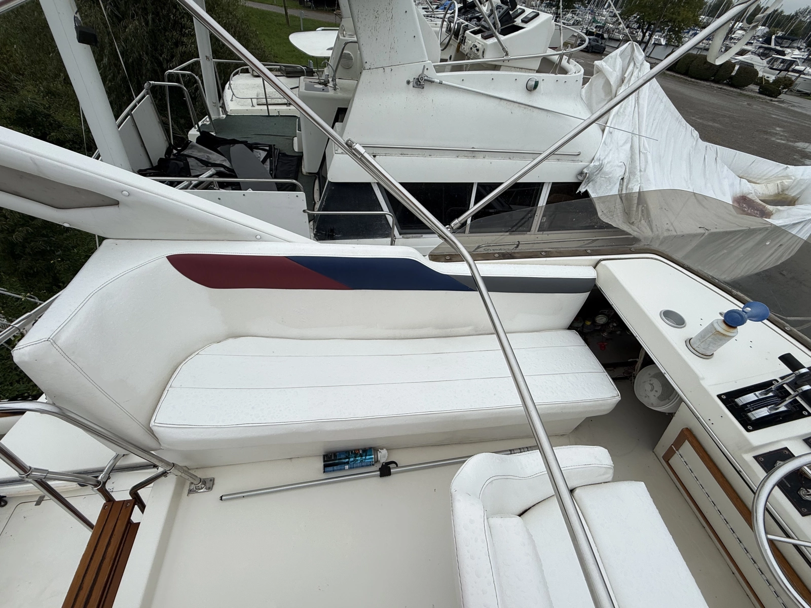 Lake Breeze 32ft Bayliner Yacht For Sale