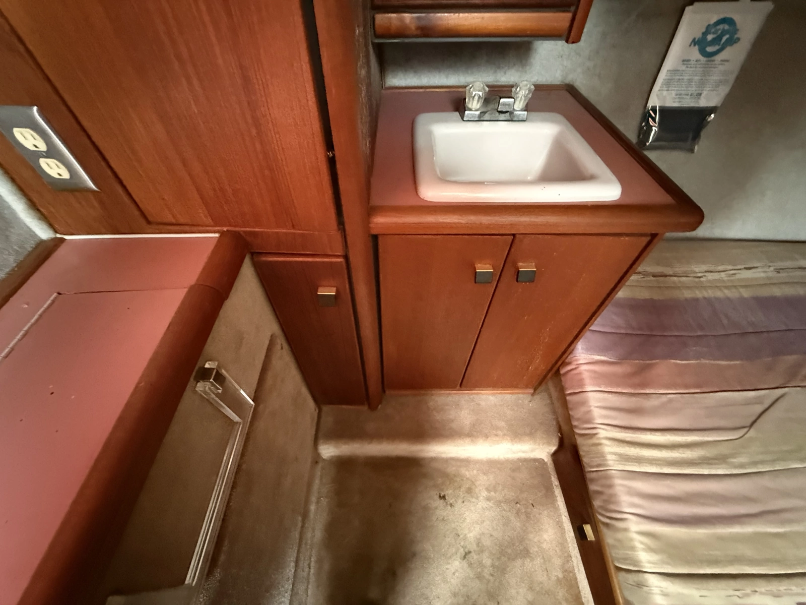 Lake Breeze 32ft Bayliner Yacht For Sale