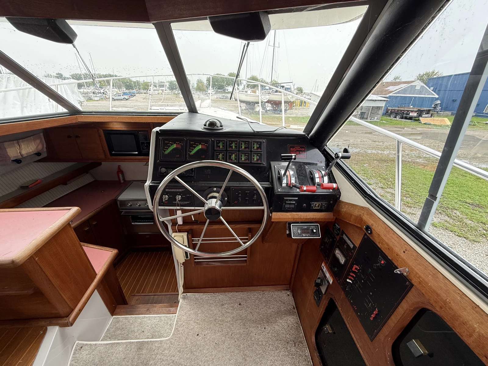 Lake Breeze 32ft Bayliner Yacht For Sale