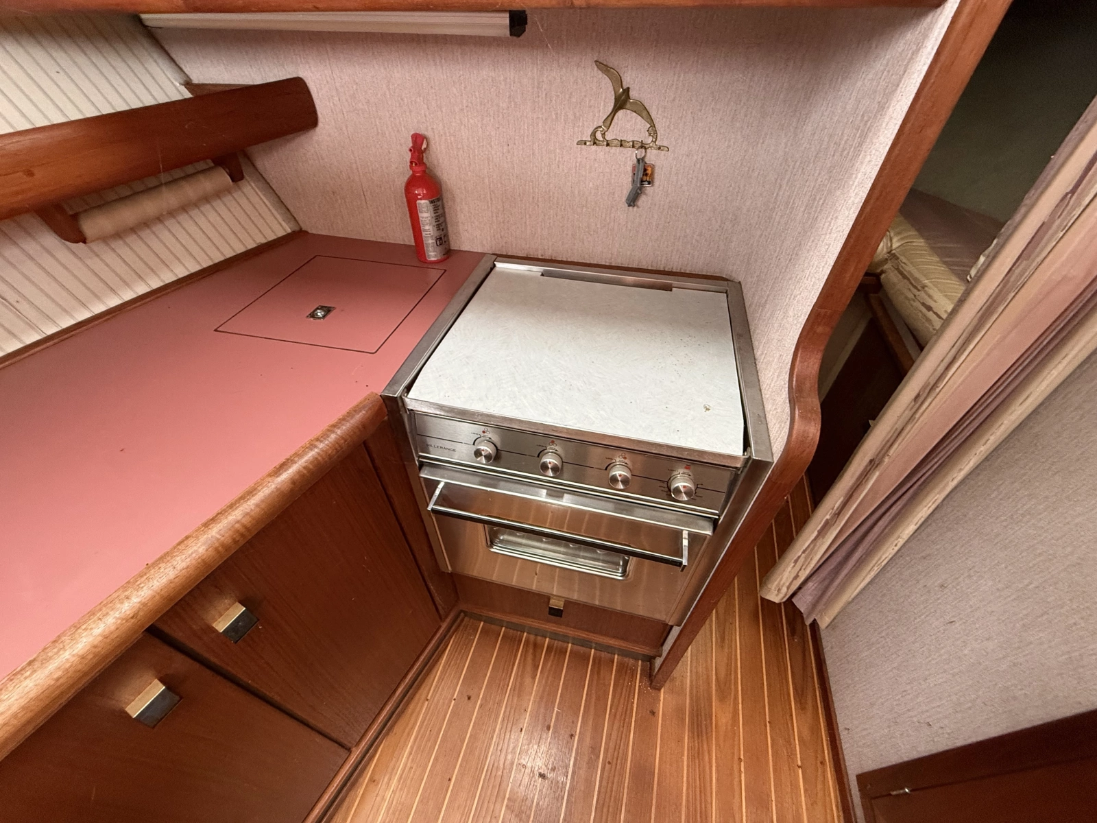 Lake Breeze 32ft Bayliner Yacht For Sale