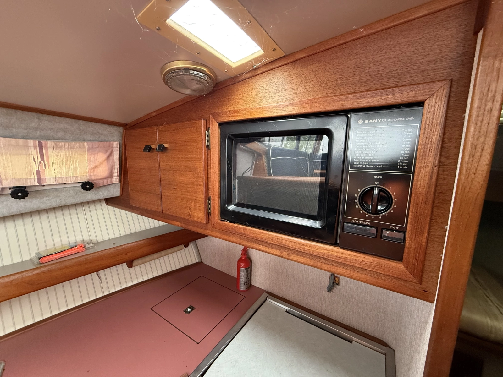 Lake Breeze 32ft Bayliner Yacht For Sale