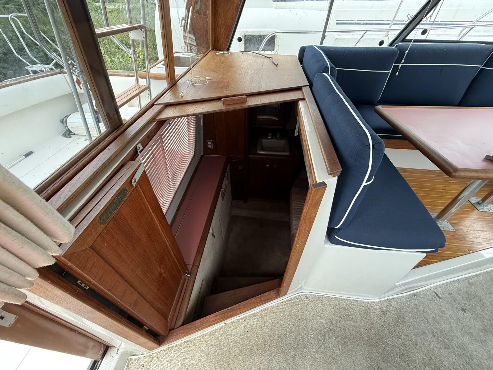 Lake Breeze 32ft Bayliner Yacht For Sale