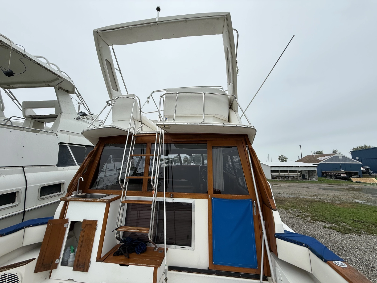 Lake Breeze 32ft Bayliner Yacht For Sale