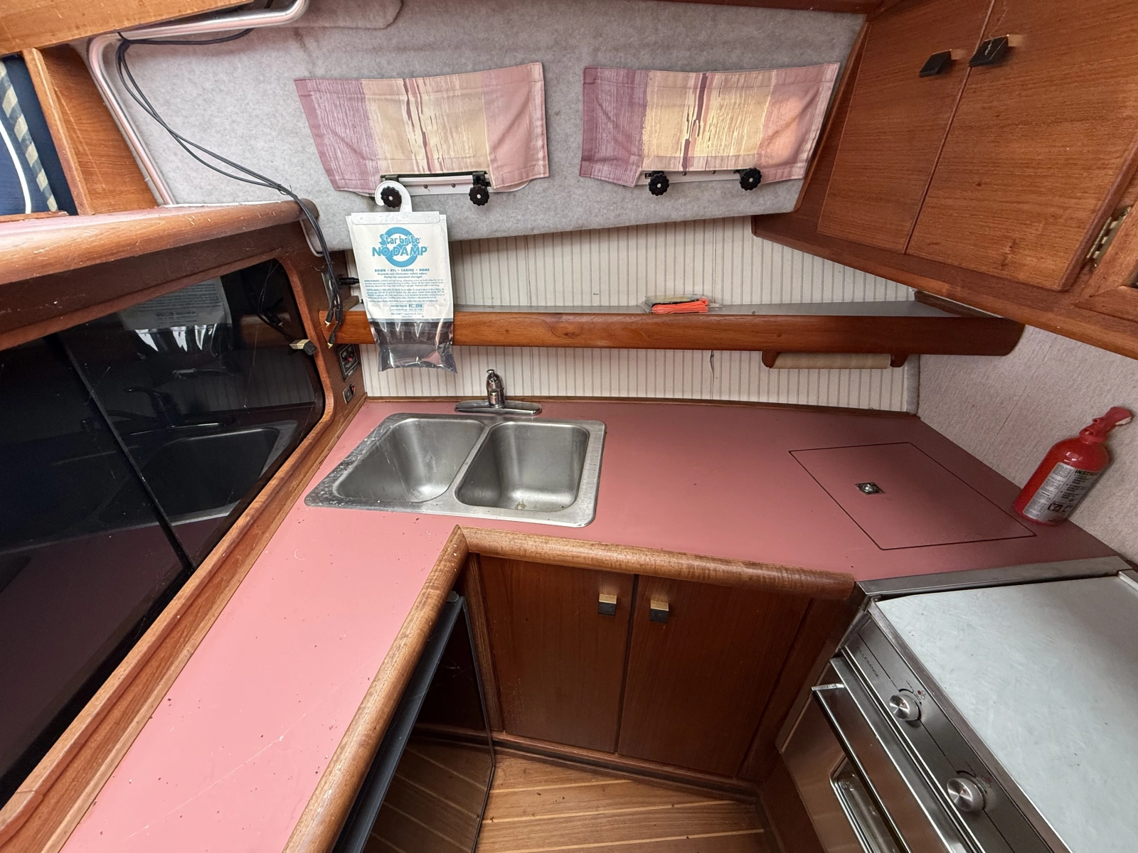 Lake Breeze 32ft Bayliner Yacht For Sale