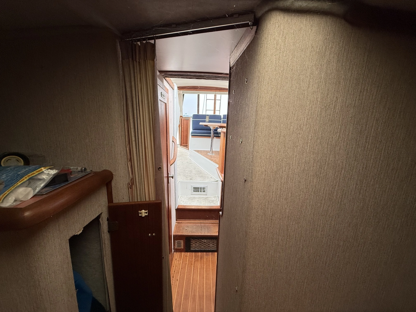 Lake Breeze 32ft Bayliner Yacht For Sale