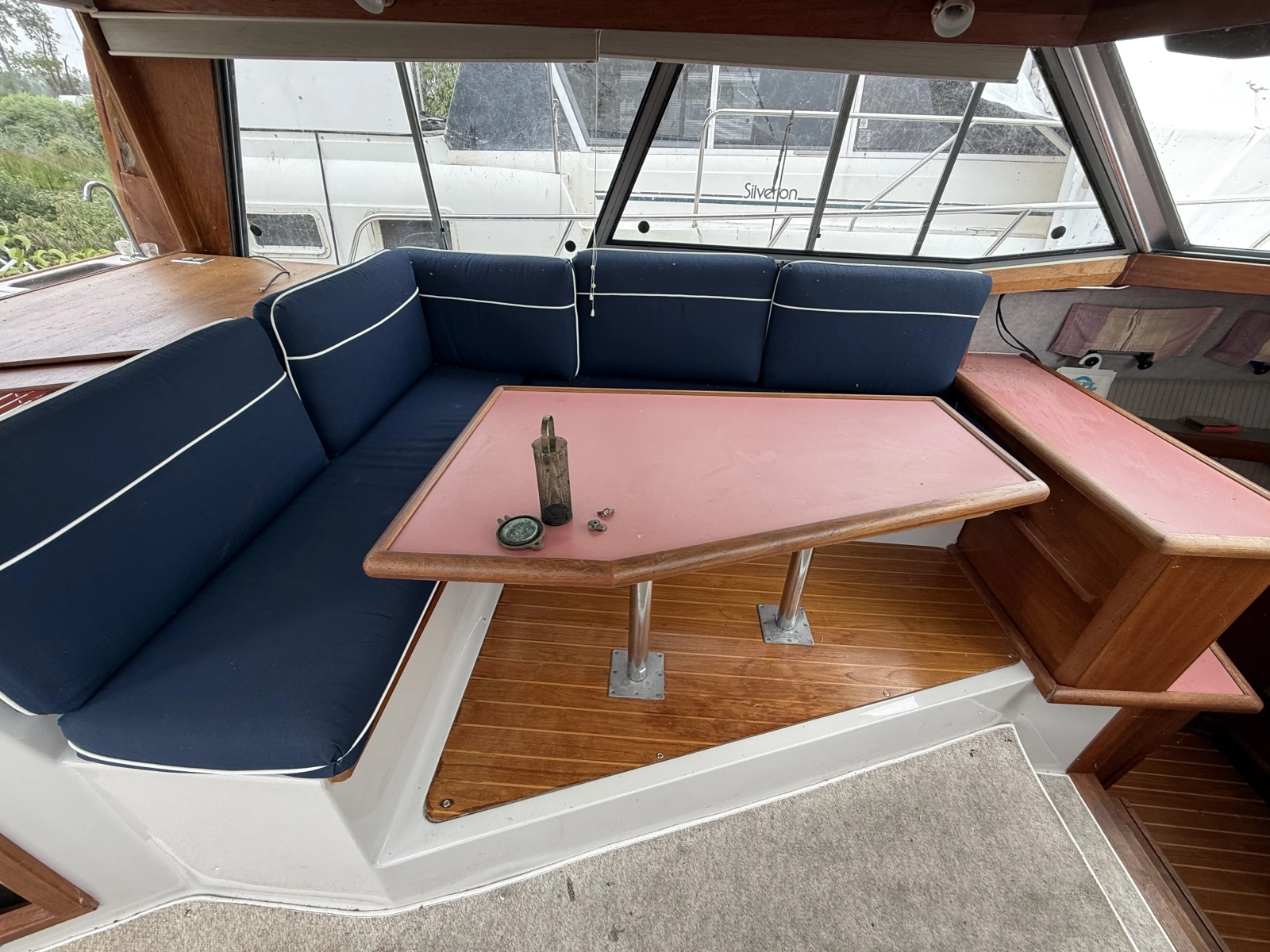 Lake Breeze 32ft Bayliner Yacht For Sale