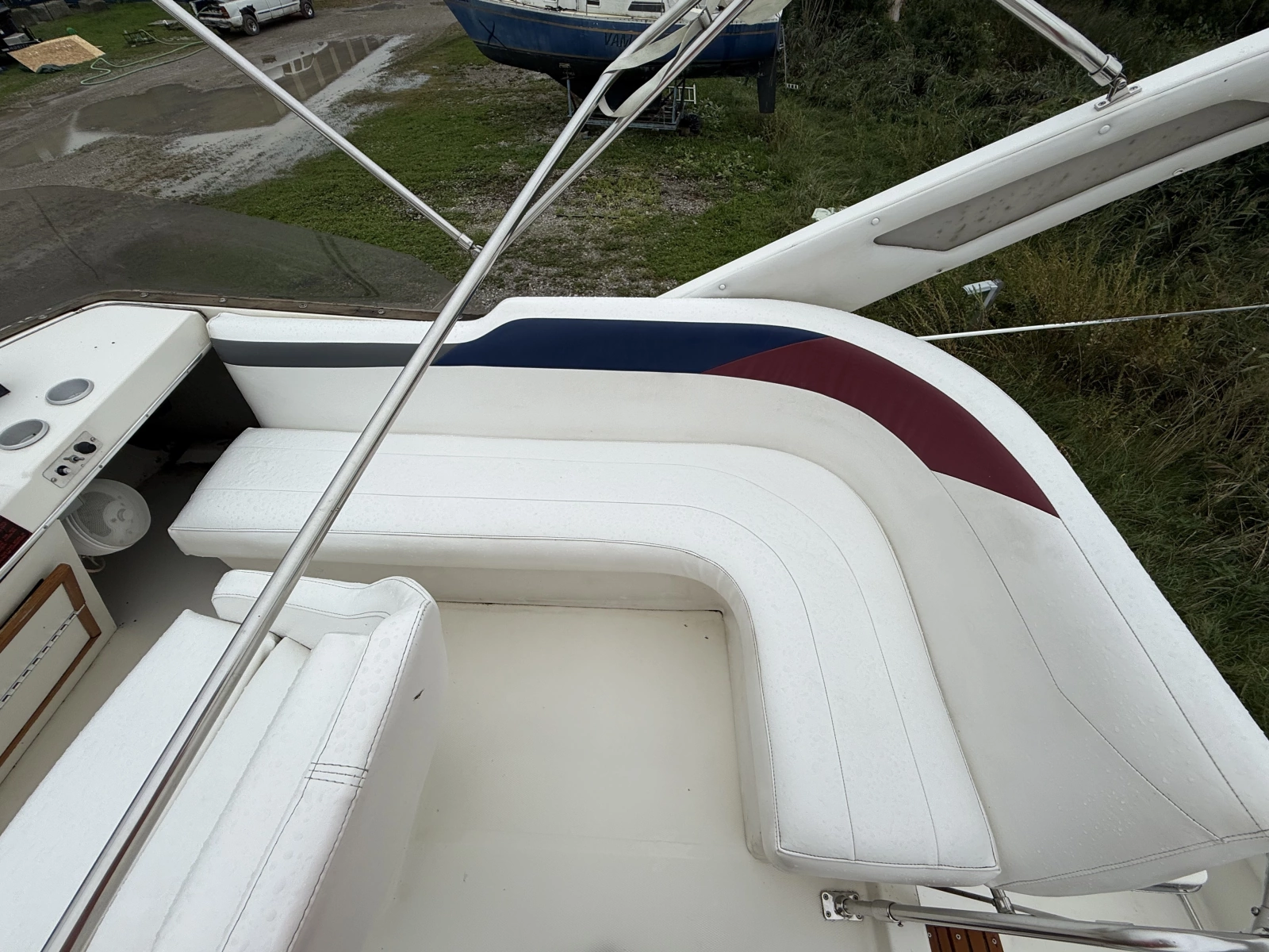 Lake Breeze 32ft Bayliner Yacht For Sale