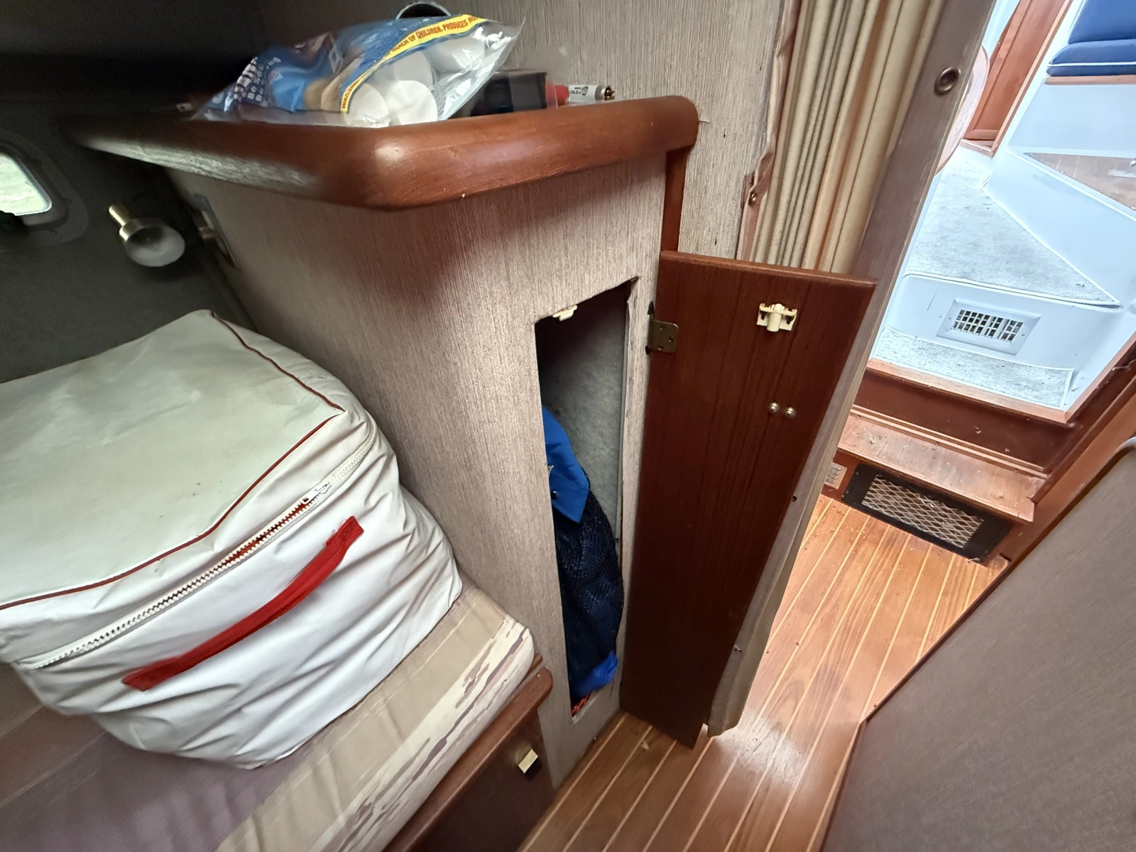 Lake Breeze 32ft Bayliner Yacht For Sale