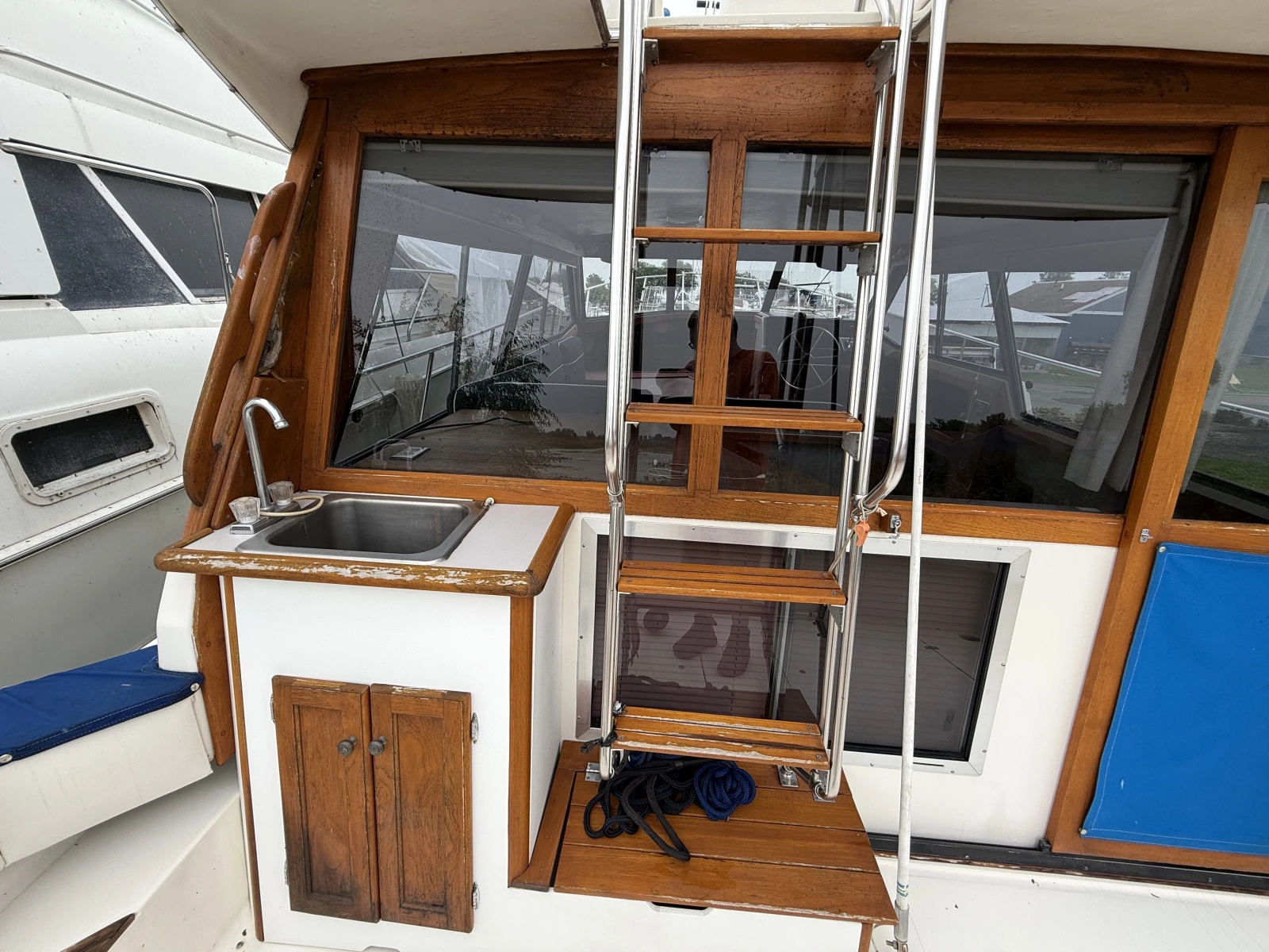 Lake Breeze 32ft Bayliner Yacht For Sale