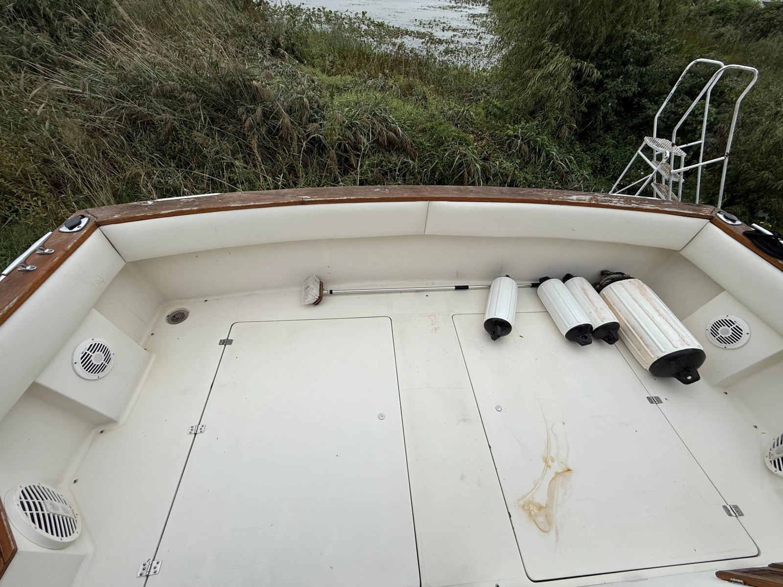 Lake Breeze 32ft Bayliner Yacht For Sale
