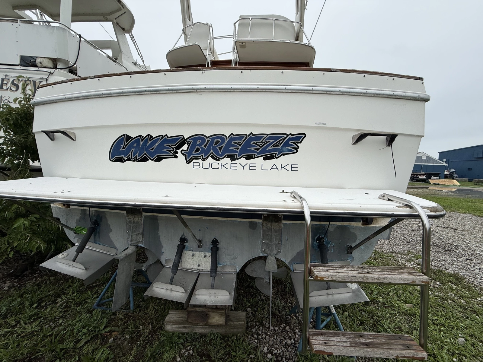 Lake Breeze 32ft Bayliner Yacht For Sale