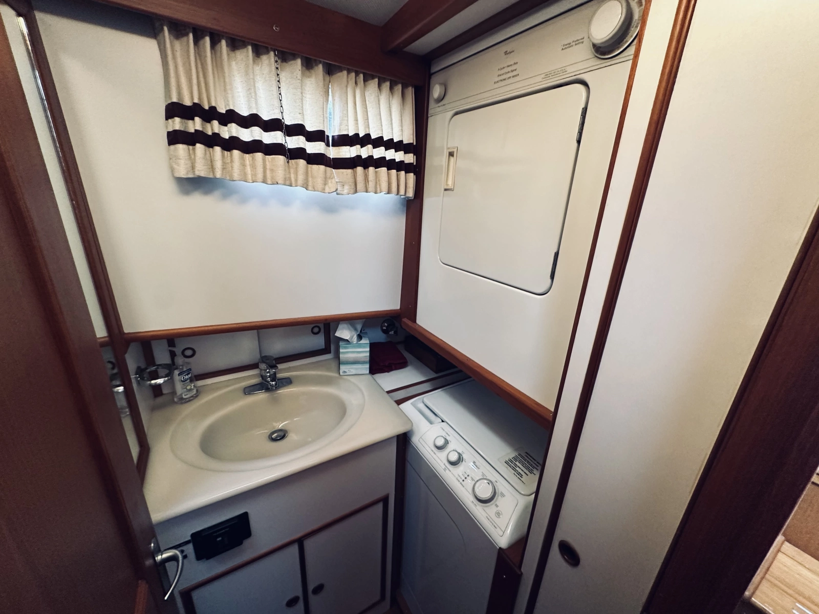 1998 Grand Banks Europa
