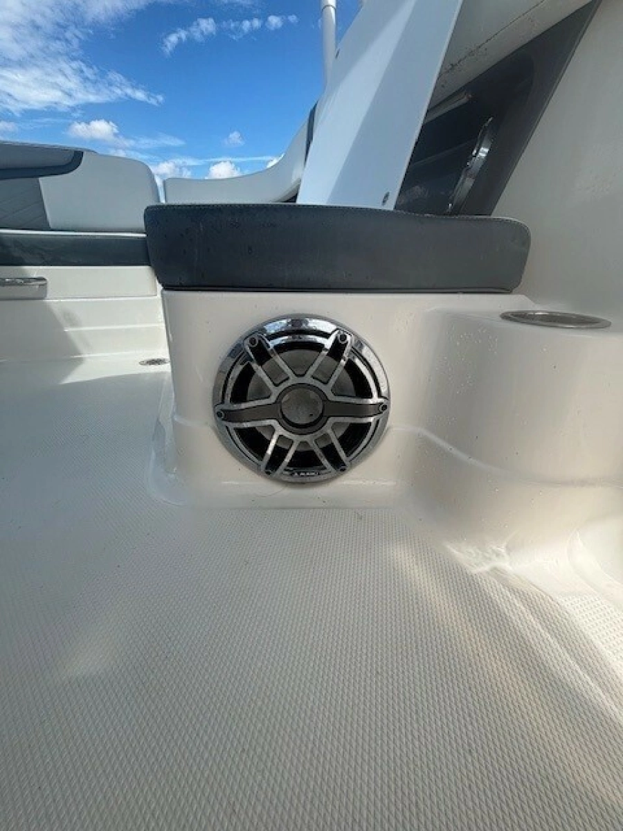 2021 Chaparral 28 OSX