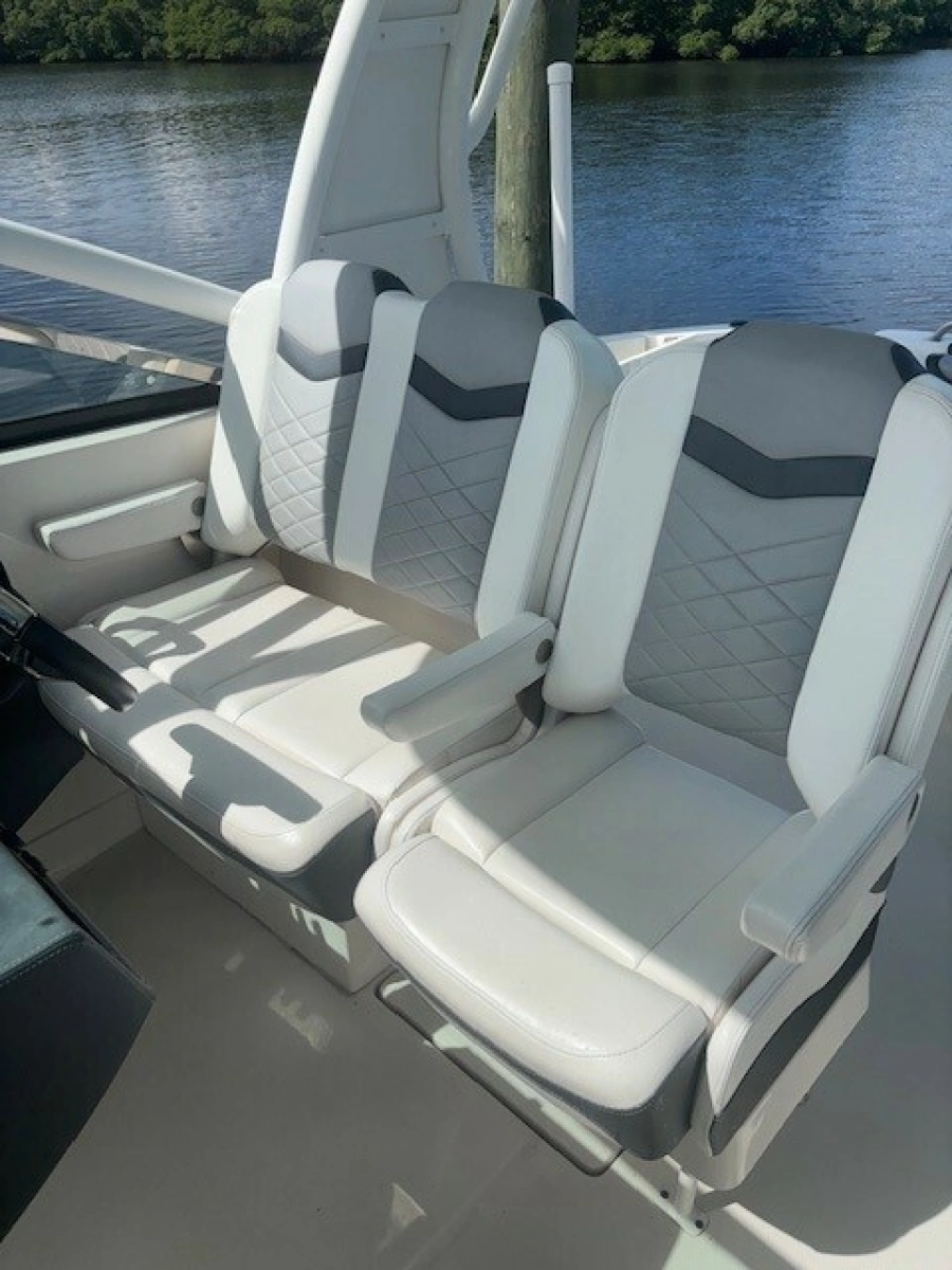 2021 Chaparral 28 OSX