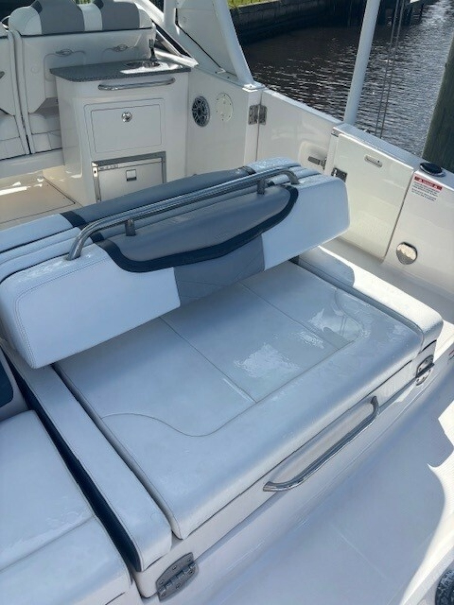 2021 Chaparral 28 OSX